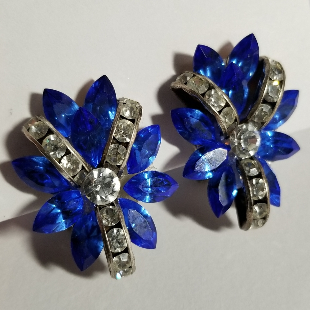 Sparkly vintage earrings blue rhinestones Y shape clear pierced post lever